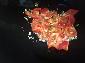 放红椒炒一会。