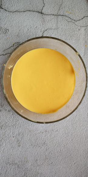 搅拌均匀成酸奶状的糊糊，室温密封发酵50分钟