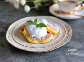 舀一勺淡奶油装饰，放上干净的薄荷叶即可