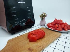 新鲜番茄500克切块（成熟的番茄，做出来口感好，酸甜适口）