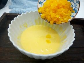 面糊加入甜椒丁