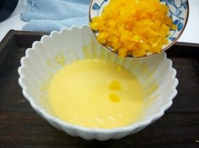面糊加入甜椒丁
