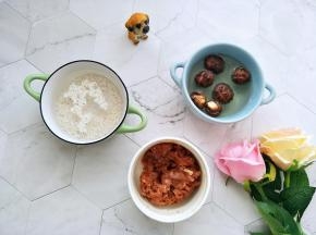 糯米泡水。香菇泡水，