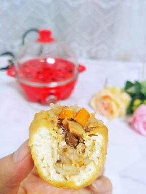 一下子吃了几个，加了糯米香菇胡萝卜的豆腐泡塞肉更好吃哦