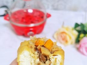 一下子吃了几个，加了糯米香菇胡萝卜的豆腐泡塞肉更好吃哦