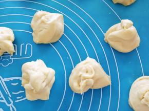 分成30克左右的一个小面团