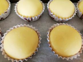 当面团发酵至原来的两倍大左右，开始预热烤箱，180度上下火十分钟左右