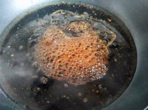 搅拌均匀煮了起泡就可以关火了，放一旁晾凉