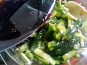 再倒入刚才弄好的调味汁