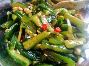 再次搅拌均匀，装瓶子，瓶子记得得干干的哦，