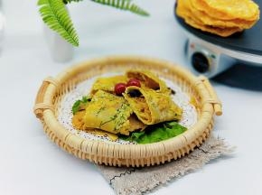 早餐来一份煎饼果子，再搭配一盒牛奶，能量满满，充满活力的一天。