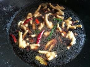 盖过鸡脚，盖锅盖