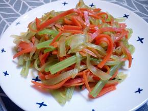 一道美味爽口的凉拌莴笋制作完成。