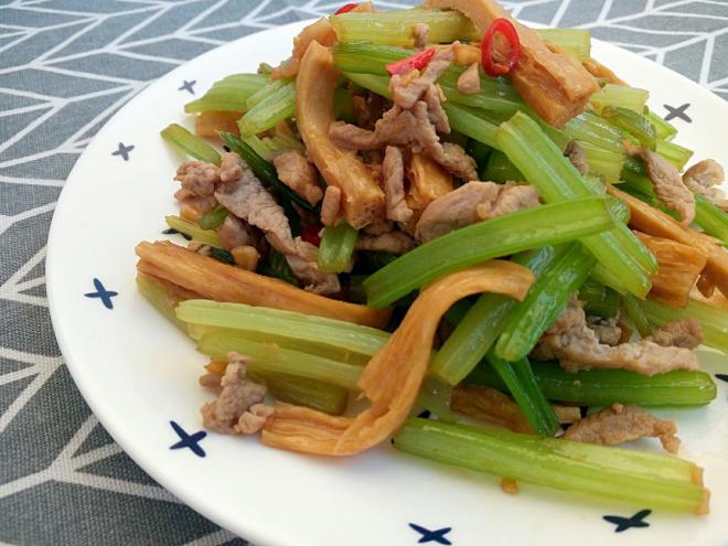芹菜炒腐竹