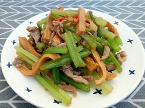 营养味美的芹菜腐竹。