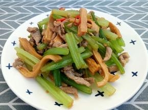 营养味美的芹菜腐竹。