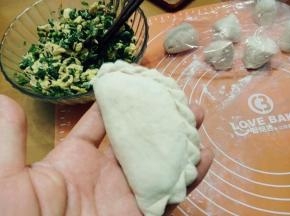 捏出花纹。