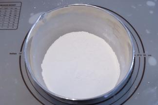 三种粉类混合均匀