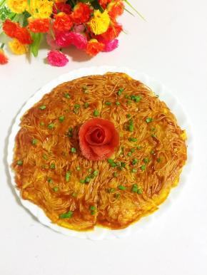 用刀切成小块儿，看起来像披萨一样哦！小宝特别爱吃，一口气吃了好几块呢！