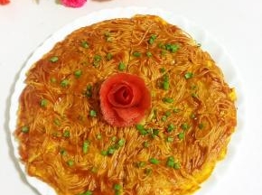 用刀切成小块儿，看起来像披萨一样哦！小宝特别爱吃，一口气吃了好几块呢！