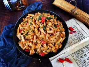 翻炒均匀出锅，夏天就要这样吃过瘾