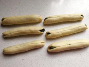 依次包好所有剩下的小面团