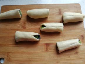 然后把全部长条从中间对半切开