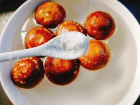 加盐浸泡1~2分钟后洗净