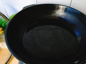 锅里放水
