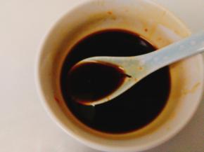 蚝油2汤勺，生抽1汤勺，料酒 适量 ，清水 适量调制而成