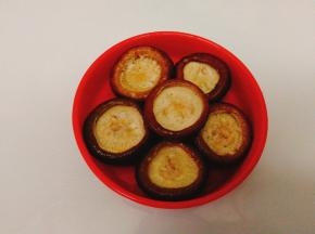 将香菇摆上