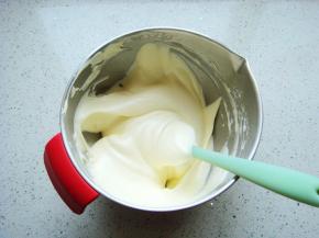 继续翻拌均匀。