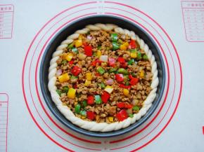 放入炒好的馅料。