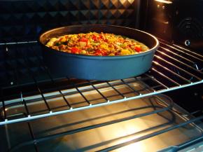 烤箱提前预热：上下195度放中层烤25分钟。