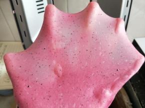 检查可以抻出结实不易破的薄膜即可。