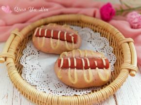 红龙果沙拉火腿面包。