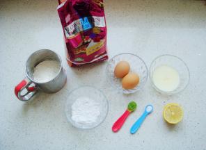 配料分别称好，玉米油和纯牛奶可以倒在一起。