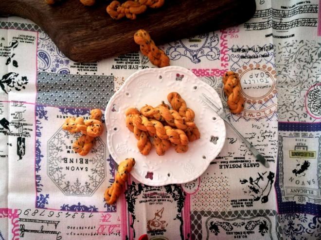 烤箱版鸡蛋芝麻咸麻花