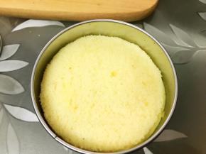 再放入一片蛋糕片