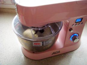 面和成团后开始发酵至两倍大。