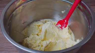 打发好的黄油糊