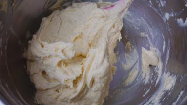 曲奇糊翻拌至无干粉颗粒