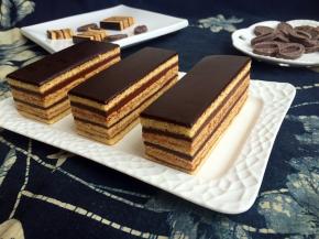 淋面结束后，放置冰箱冷藏四个小时左右，取出修边就可以了！