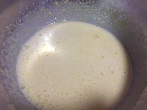 用打蛋器，把混合液打到发白即可