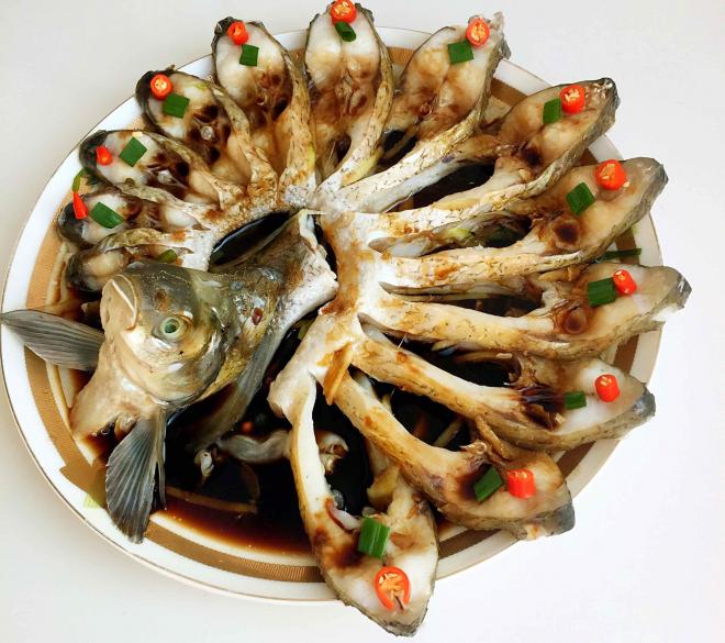 孔雀开屏富贵鱼