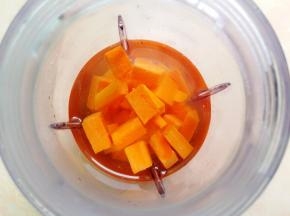 放入料理机，加适量水，打细腻