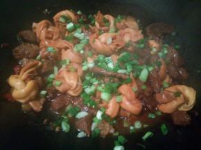 待汤汁差不多，可以加点鸡粉，也可以不加，再撒点葱花即可