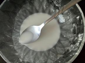 玉米淀粉和水混合