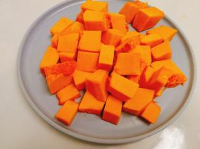 取出南瓜，切小