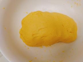 然后手揉成团，可以和软些